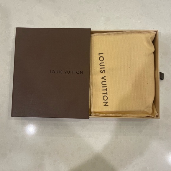 men’s Louis Vuitton wallet - Picture 2 of 7